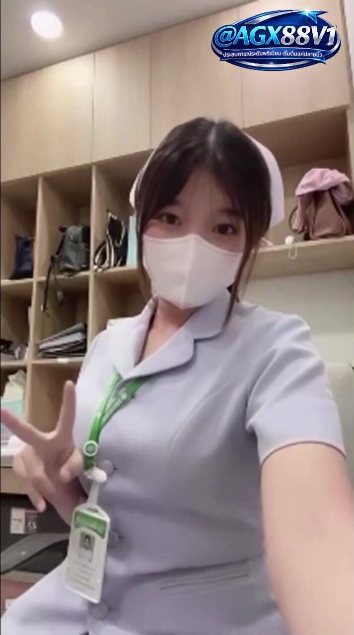 Em y tá vú to lồn múp thủ dâm khoe hàng dâm đãng
